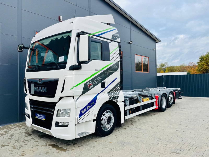 MAN TGX 26.420 - Kamion sa golom šasijom i zatvorenom kabinom: slika 1 MAN TGX 26.420 - Kamion sa golom šasijom i zatvorenom kabinom: slika 1