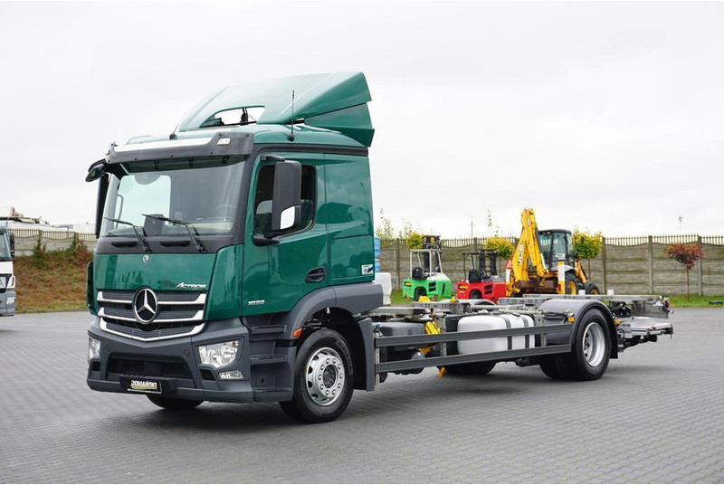 Mercedes-Benz 1833 / E 6 / BDF + WINDA / 7.15 , 7.45, 7.82 M / ŁAD. 9 610 KG - Kamion sa golom šasijom i zatvorenom kabinom: slika 1 Mercedes-Benz 1833 / E 6 / BDF + WINDA / 7.15 , 7.45, 7.82 M / ŁAD. 9 610 KG - Kamion sa golom šasijom i zatvorenom kabinom: slika 1