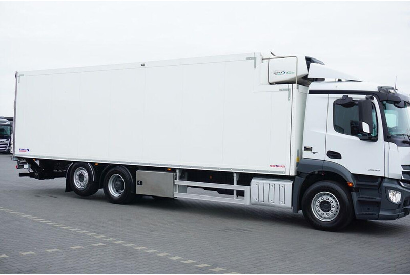 Mercedes-Benz ANTOS / 2535 / EURO 6 / CHŁODNIA + WINDA / 23 PALETY / OŚ SKRĘTN - Hladnjača: slika 3 Mercedes-Benz ANTOS / 2535 / EURO 6 / CHŁODNIA + WINDA / 23 PALETY / OŚ SKRĘTN - Hladnjača: slika 3
