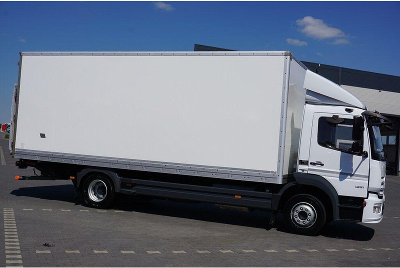 Mercedes-Benz ATEGO / 1221 / ACC / EURO 6 / KONTENER + WINDA / 17 PALET - Kamion sa zatvorenim sandukom: slika 4 Mercedes-Benz ATEGO / 1221 / ACC / EURO 6 / KONTENER + WINDA / 17 PALET - Kamion sa zatvorenim sandukom: slika 4