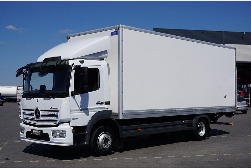 Mercedes-Benz ATEGO / 1221 / ACC / EURO 6 / KONTENER + WINDA / 17 PALET - Kamion sa zatvorenim sandukom: slika 1 Mercedes-Benz ATEGO / 1221 / ACC / EURO 6 / KONTENER + WINDA / 17 PALET - Kamion sa zatvorenim sandukom: slika 1