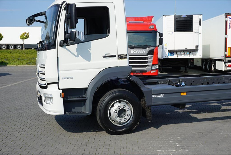 Kamion sa golom šasijom i zatvorenom kabinom Mercedes-Benz ATEGO / 1523 / ACC / EURO 6 / PODWOZIE DO ZABUDOWY / DŁ. 6,75 M: slika 18