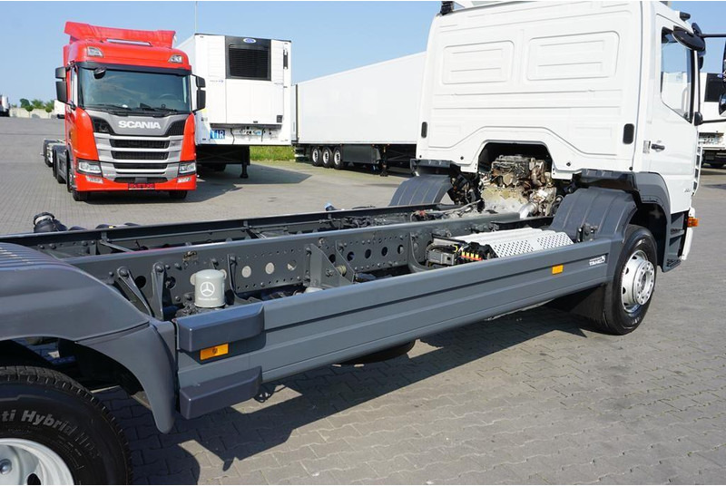 Kamion sa golom šasijom i zatvorenom kabinom Mercedes-Benz ATEGO / 1523 / ACC / EURO 6 / PODWOZIE DO ZABUDOWY / DŁ. 6,75 M: slika 14