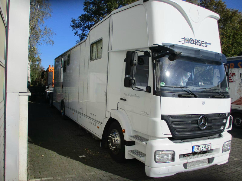 Mercedes-Benz Axor 1833 - Horse transporter - Kamion za prevoz konja: slika 2 Mercedes-Benz Axor 1833 - Horse transporter - Kamion za prevoz konja: slika 2