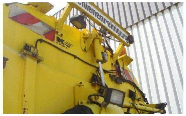 Mercedes-Benz SK 1820 4x2 Schienenreinigungs Kehrmaschine RAIL - Autočistilica: slika 5 Mercedes-Benz SK 1820 4x2 Schienenreinigungs Kehrmaschine RAIL - Autočistilica: slika 5