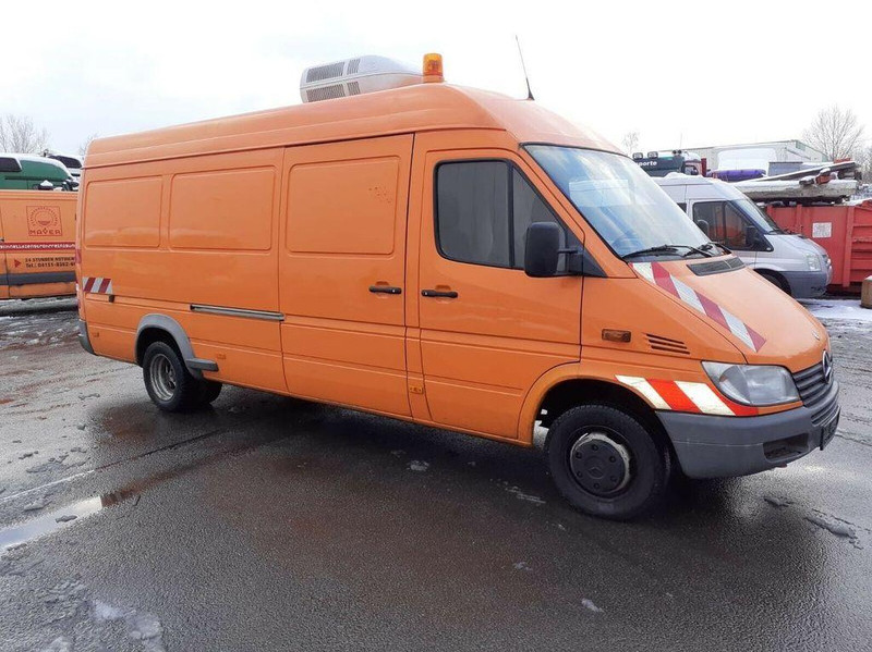 Mercedes-Benz Sprinter 413 - Vakuumska cisterna: slika 3 Mercedes-Benz Sprinter 413 - Vakuumska cisterna: slika 3