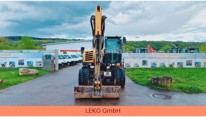 Yanmar B 95W Mit Drei Löffeln und Ein Hammer - Bager točkaš: slika 2 Yanmar B 95W Mit Drei Löffeln und Ein Hammer - Bager točkaš: slika 2