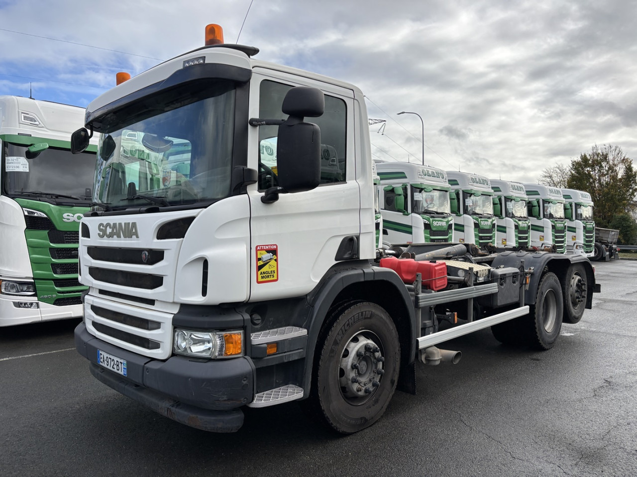 SCANIA P 410 LB6x2MSA - Kamion sa golom šasijom i zatvorenom kabinom: slika 1 SCANIA P 410 LB6x2MSA - Kamion sa golom šasijom i zatvorenom kabinom: slika 1