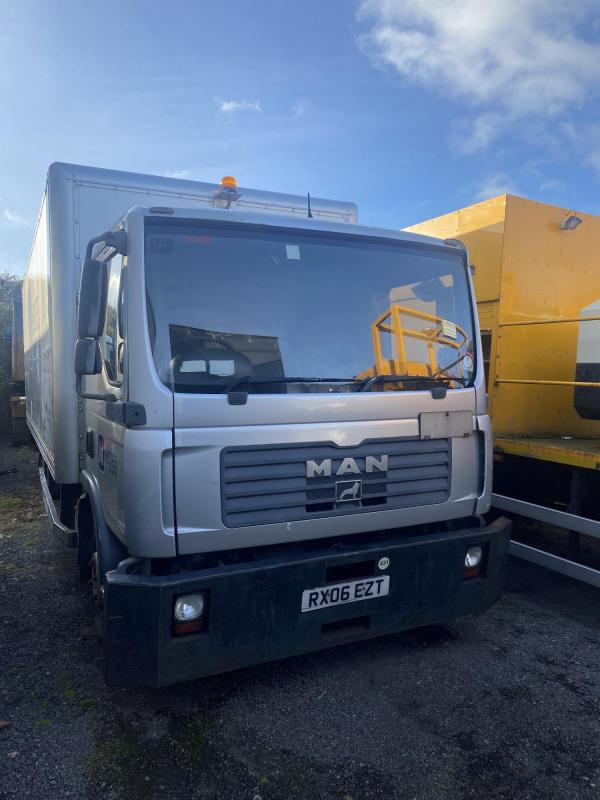 MAN 12 Ton Boxvan - Kamion sa zatvorenim sandukom: slika 1 MAN 12 Ton Boxvan - Kamion sa zatvorenim sandukom: slika 1
