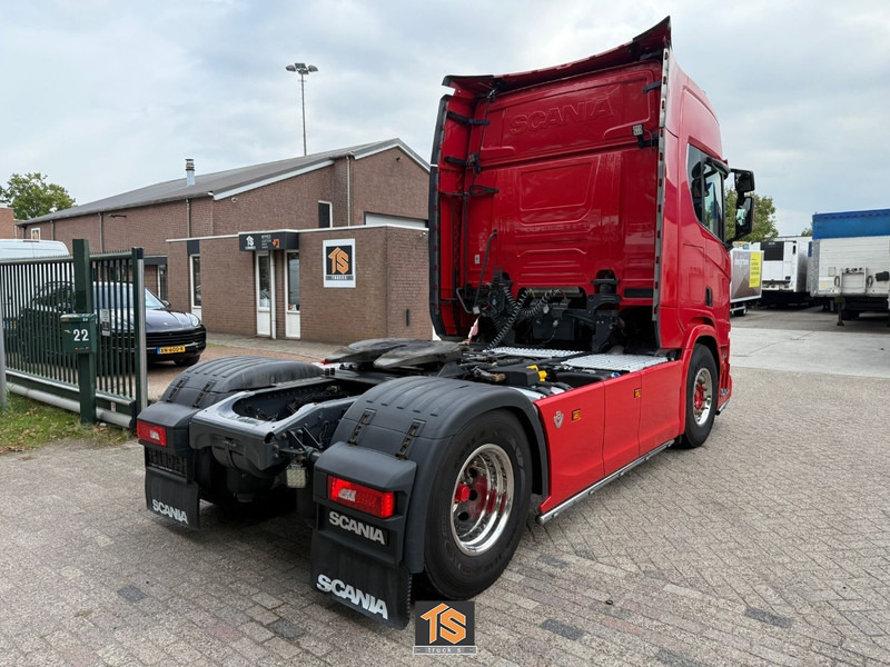 Scania R650 V8 - SHOW TRUCK - EURO 6 D - FULL AIR - RETARDER - GERMAN TRUCK - HYDRAULIC - TOP TOP TOP!! - Tegljač: slika 2 Scania R650 V8 - SHOW TRUCK - EURO 6 D - FULL AIR - RETARDER - GERMAN TRUCK - HYDRAULIC - TOP TOP TOP!! - Tegljač: slika 2