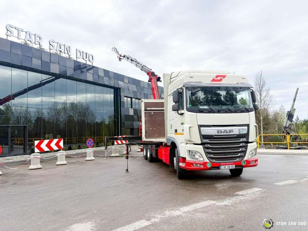 DAF XF 440 6x2 Fassi F365 FLY JIBCranePallet Grippe - Kamion sa dizalicom: slika 2 DAF XF 440 6x2 Fassi F365 FLY JIBCranePallet Grippe - Kamion sa dizalicom: slika 2