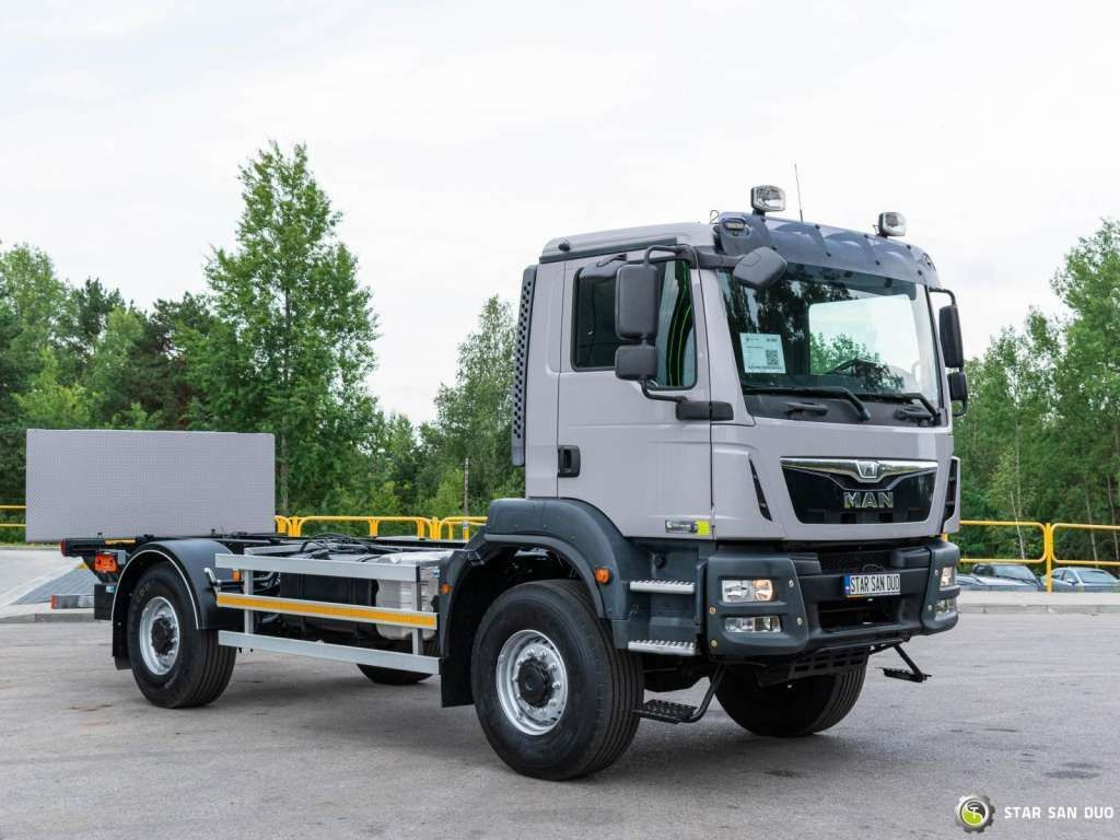 MAN TGM 18.290 4x4 Chassis Camper Single Wheels - Kamion sa golom šasijom i zatvorenom kabinom: slika 2 MAN TGM 18.290 4x4 Chassis Camper Single Wheels - Kamion sa golom šasijom i zatvorenom kabinom: slika 2