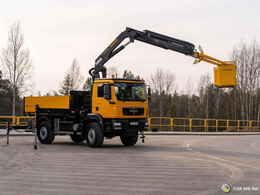 MAN TGM 18.340 4x4 PALFINGER PK 20002 CRANE BASKET MAN TGM 18.340 4x4 PALFINGER PK 20002 CRANE BASKET - Kamion sa dizalicom, Kamion sa tovarnim sandukom: slika 2 MAN TGM 18.340 4x4 PALFINGER PK 20002 CRANE BASKET MAN TGM 18.340 4x4 PALFINGER PK 20002 CRANE BASKET - Kamion sa dizalicom, Kamion sa tovarnim sandukom: slika 2