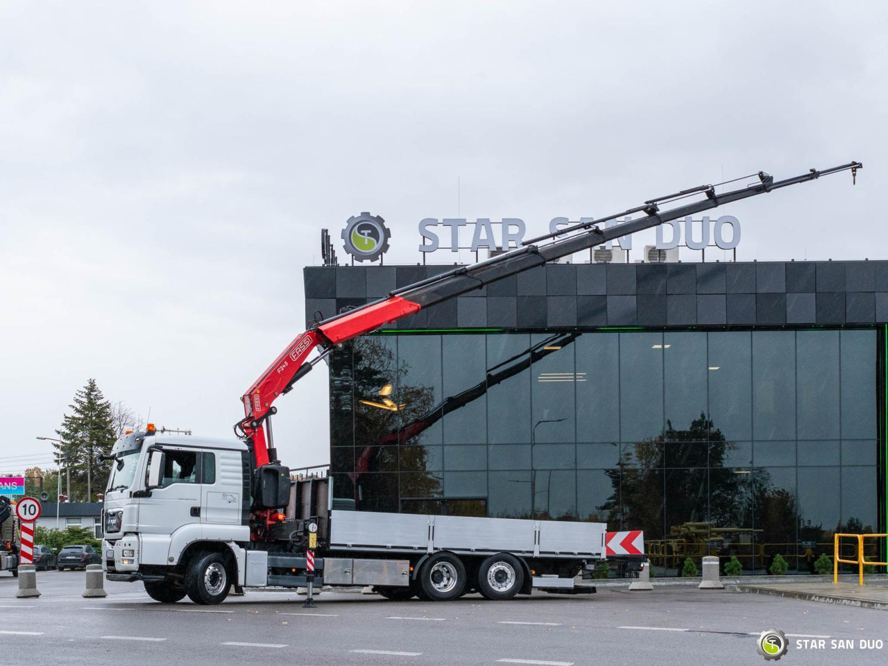 - Kamion sa dizalicom: slika 3 - Kamion sa dizalicom: slika 3