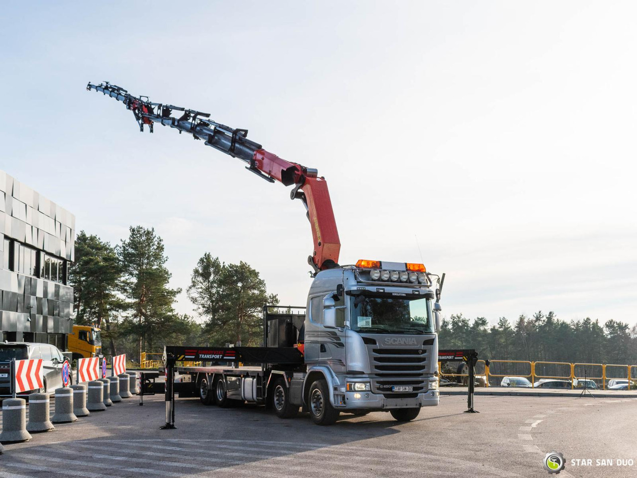 - Kamion sa dizalicom: slika 2 - Kamion sa dizalicom: slika 2