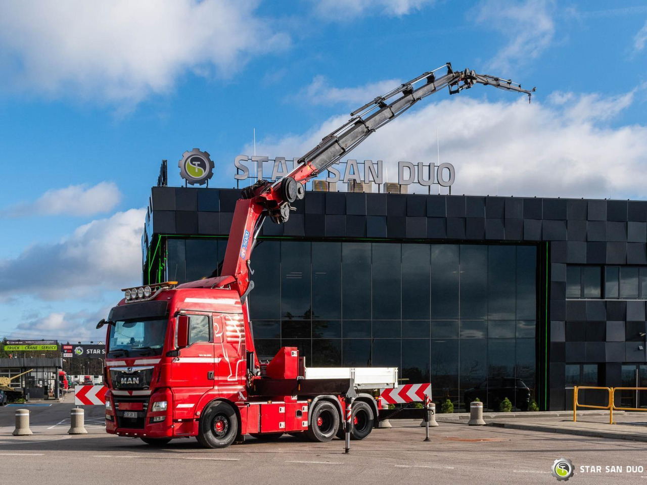 - Kamion sa dizalicom: slika 2 - Kamion sa dizalicom: slika 2