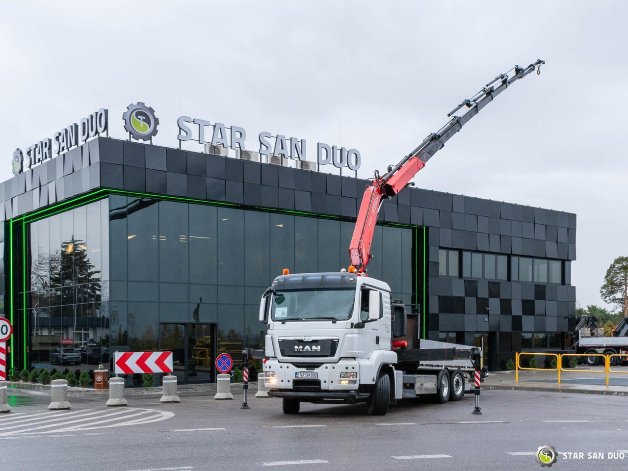 - Kamion sa dizalicom: slika 1 - Kamion sa dizalicom: slika 1