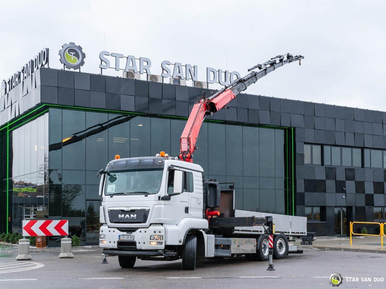 - Kamion sa dizalicom: slika 5 - Kamion sa dizalicom: slika 5