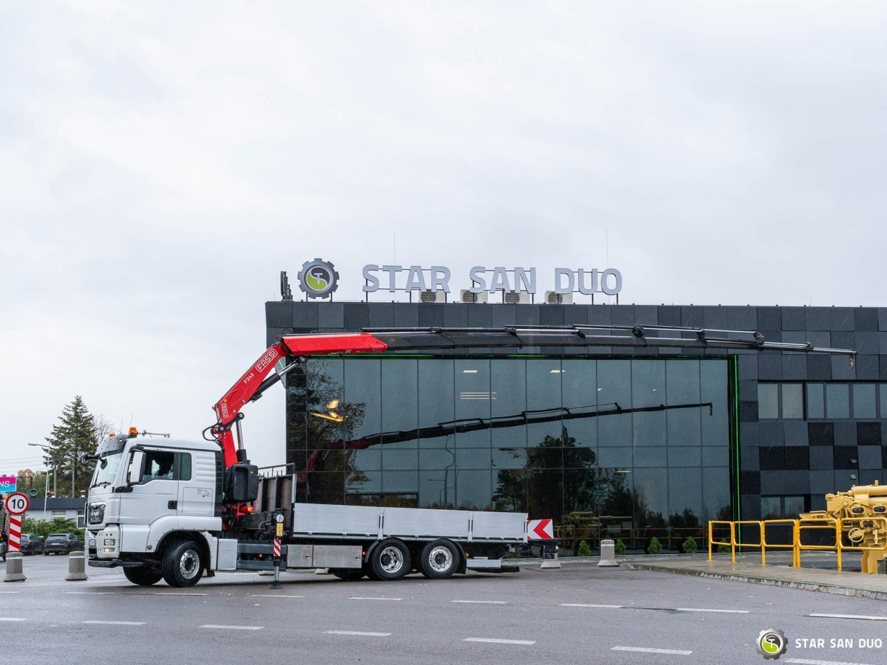 - Kamion sa dizalicom: slika 2 - Kamion sa dizalicom: slika 2