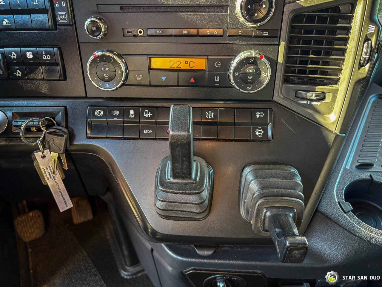 Kamion sa dizalicom : slika 14