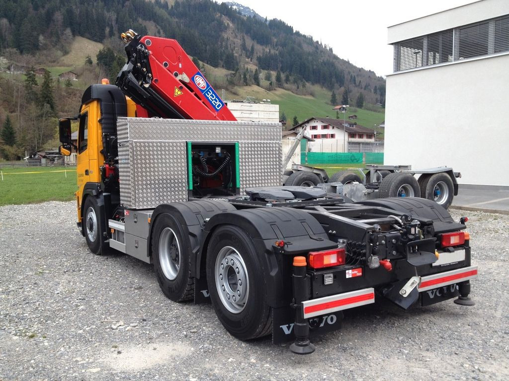 Volvo FM 460 4x4x6 H HMF 3220 HYDRODRIVE EURO 5 2014 - Kamion sa dizalicom, Tegljač: slika 3 Volvo FM 460 4x4x6 H HMF 3220 HYDRODRIVE EURO 5 2014 - Kamion sa dizalicom, Tegljač: slika 3