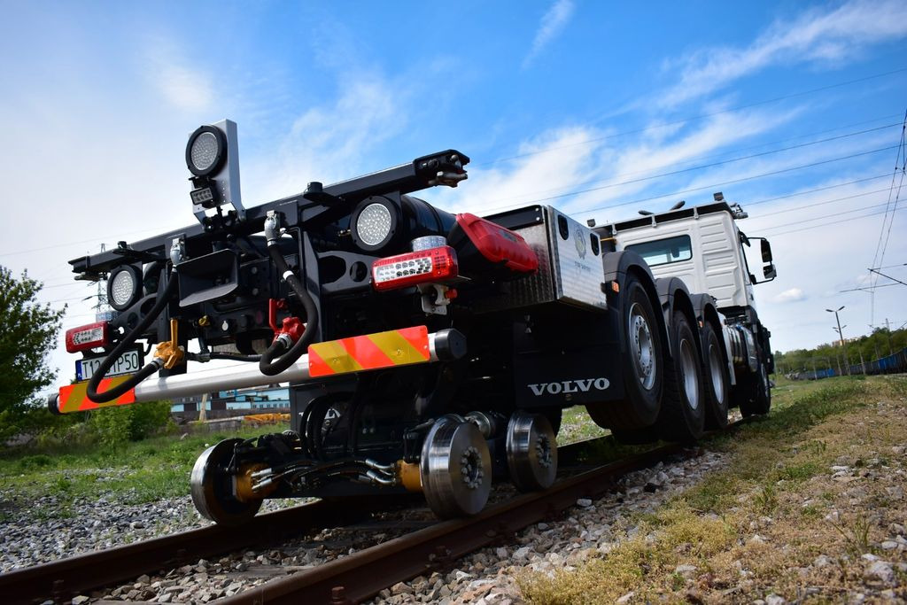 Volvo NEW FMX 8x4 RAIL ROAD SCHIENEN TWO WAY - Kamion za prevoz kontejnera/ Kamion sa promenjivim sandukom, Kamion sa dizalicom: slika 5 Volvo NEW FMX 8x4 RAIL ROAD SCHIENEN TWO WAY - Kamion za prevoz kontejnera/ Kamion sa promenjivim sandukom, Kamion sa dizalicom: slika 5