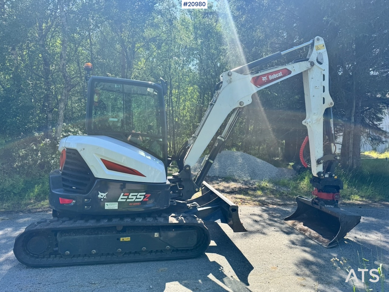 Bobcat E55Z Minigraver m/ Rototilt og 2 skuffer. 230 timer! - Mini bager: slika 1 Bobcat E55Z Minigraver m/ Rototilt og 2 skuffer. 230 timer! - Mini bager: slika 1