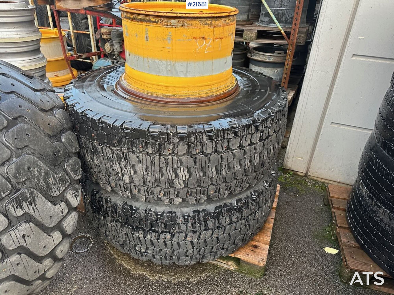 Hilo Dekkene har stått på en Volvo L60E - Gume i felne za Građevinska mašina: slika 1 Hilo Dekkene har stått på en Volvo L60E - Gume i felne za Građevinska mašina: slika 1