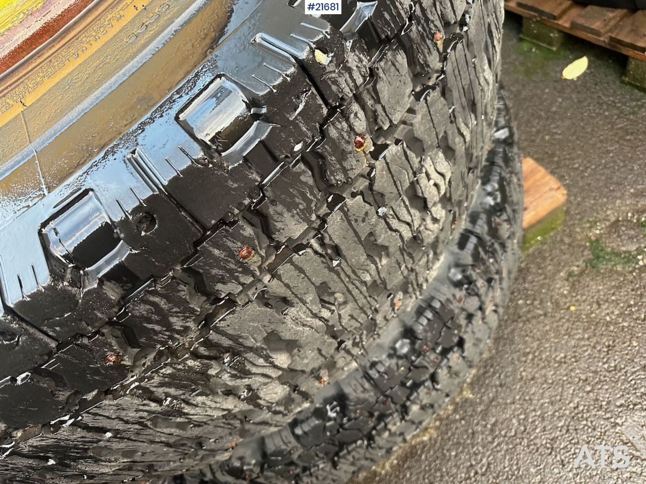 Hilo Dekkene har stått på en Volvo L60E - Gume i felne za Građevinska mašina: slika 2 Hilo Dekkene har stått på en Volvo L60E - Gume i felne za Građevinska mašina: slika 2