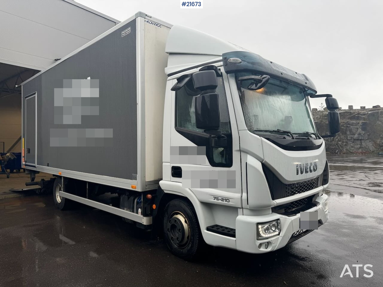 Iveco 75E-210 4x2 skapbil m/ lift SE VIDEO - Kamion sa zatvorenim sandukom: slika 1 Iveco 75E-210 4x2 skapbil m/ lift SE VIDEO - Kamion sa zatvorenim sandukom: slika 1