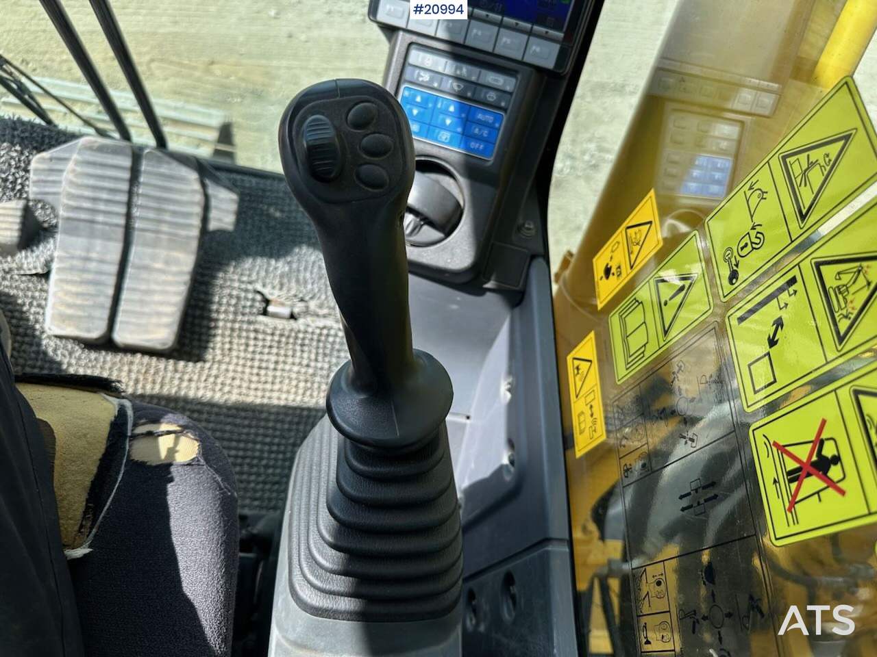 Bager guseničar Komatsu PC228USLC-10: slika 37 Bager guseničar Komatsu PC228USLC-10: slika 37