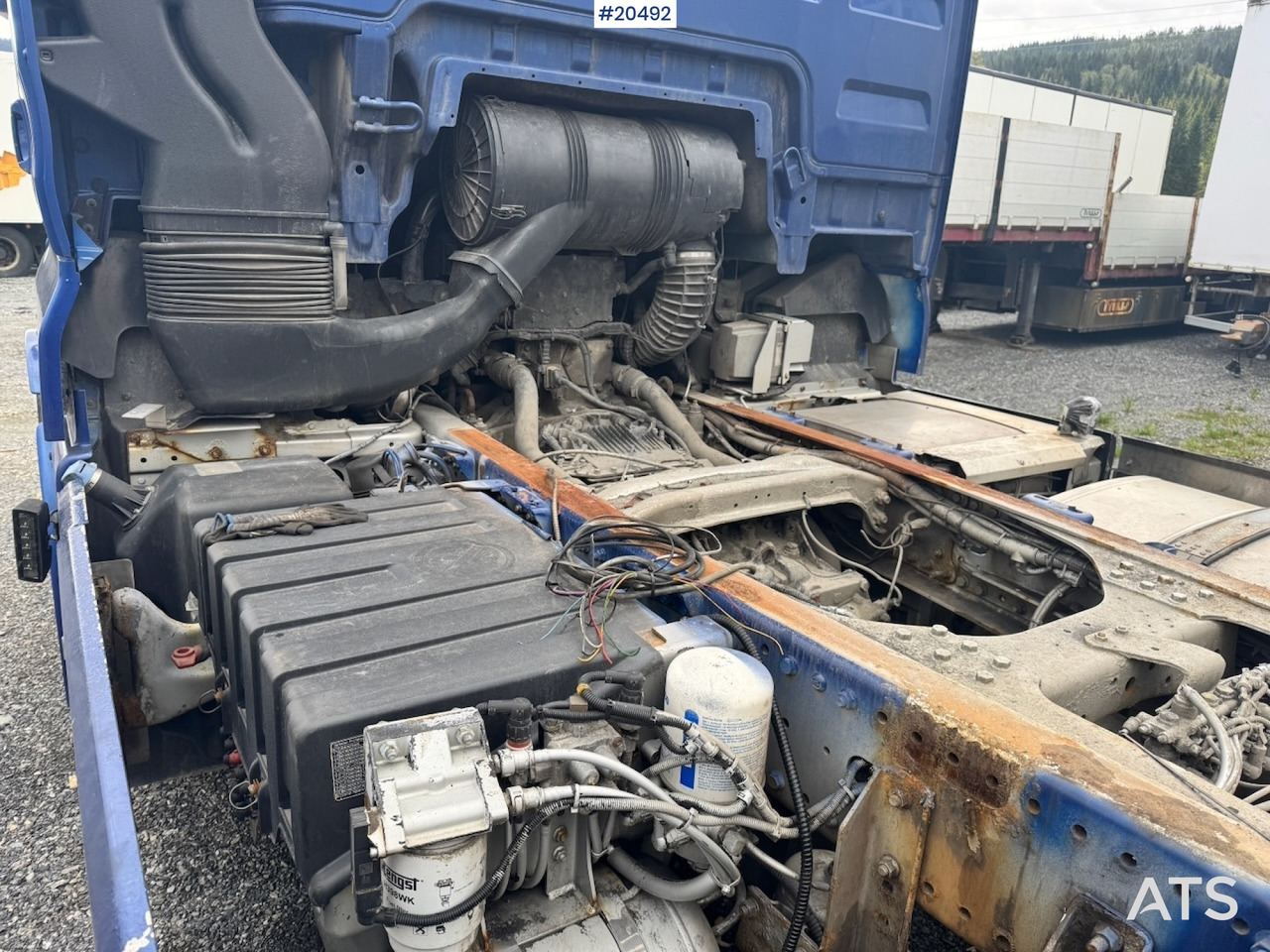 Kamion sa golom šasijom i zatvorenom kabinom MAN TGX 33.560: slika 14