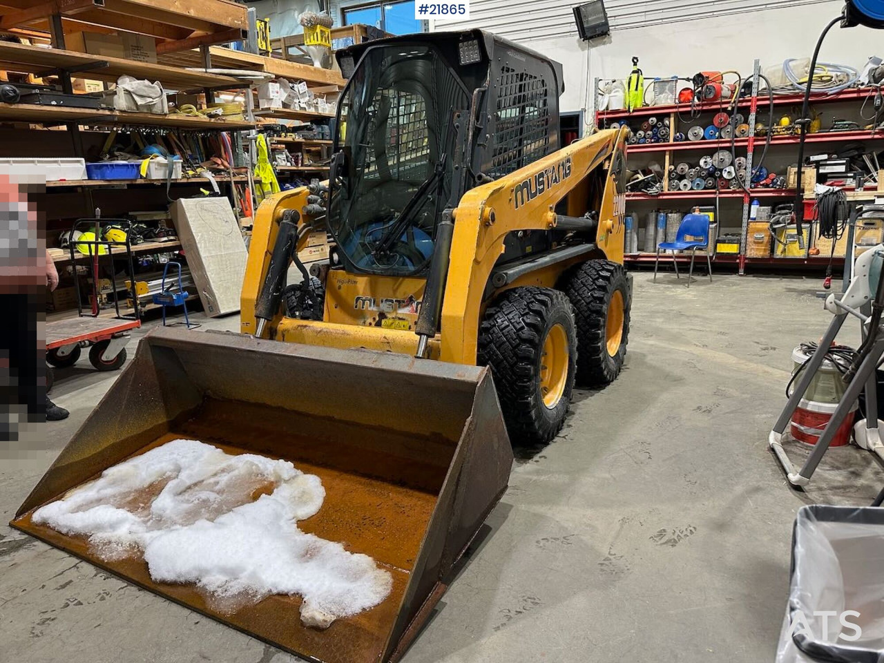 Mustang 220R kompaktlaster m/planeringskuffe og pallegafler - Mini utovarivač: slika 1 Mustang 220R kompaktlaster m/planeringskuffe og pallegafler - Mini utovarivač: slika 1