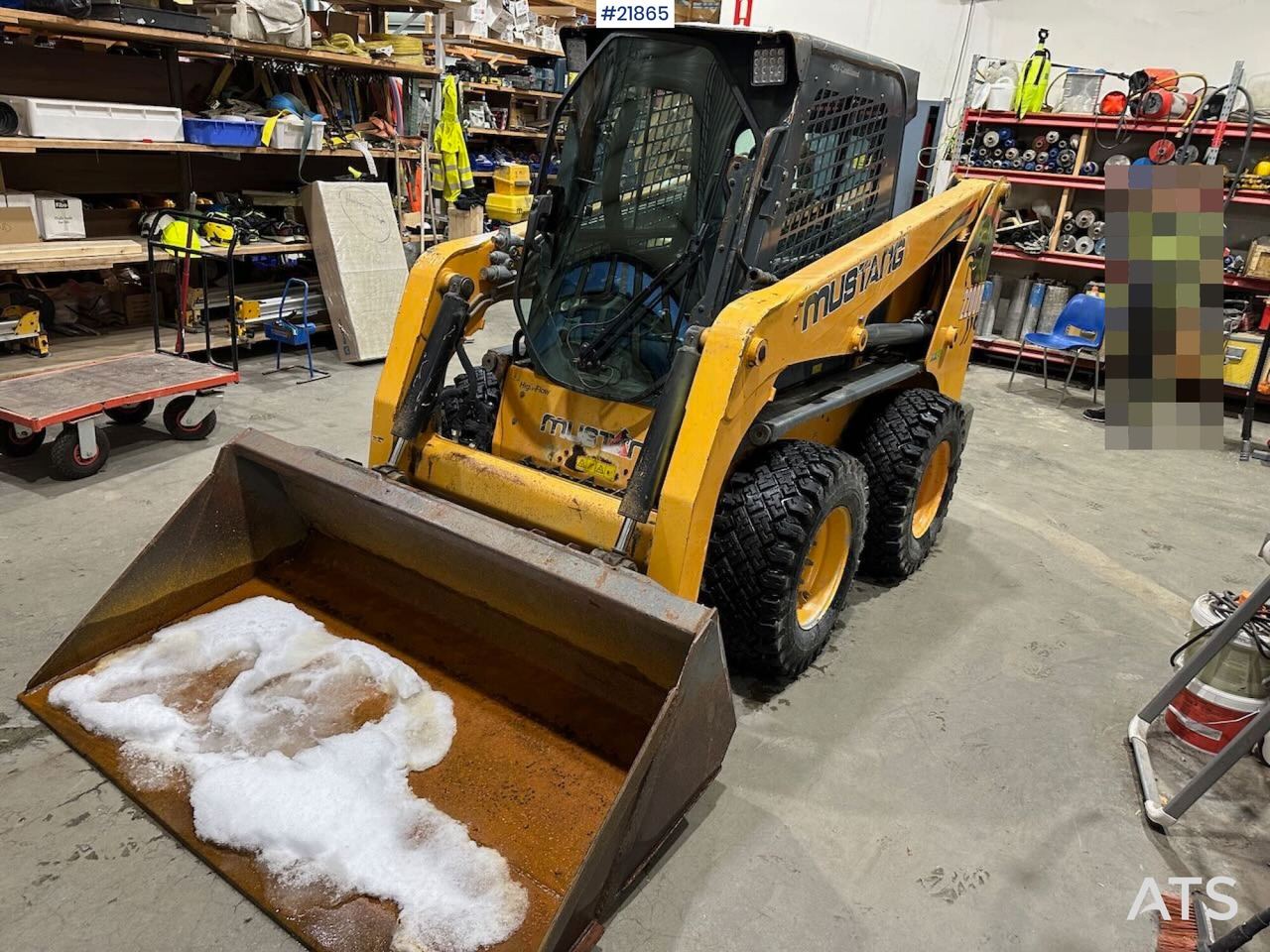 Mustang 220R kompaktlaster m/planeringskuffe og pallegafler - Mini utovarivač: slika 2 Mustang 220R kompaktlaster m/planeringskuffe og pallegafler - Mini utovarivač: slika 2