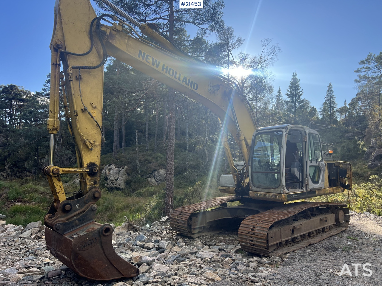 New Holland E215 Gravemaskin - Bager guseničar: slika 2 New Holland E215 Gravemaskin - Bager guseničar: slika 2