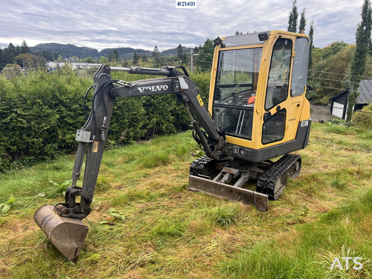 Volvo EC15B - Mini bager: slika 1 Volvo EC15B - Mini bager: slika 1