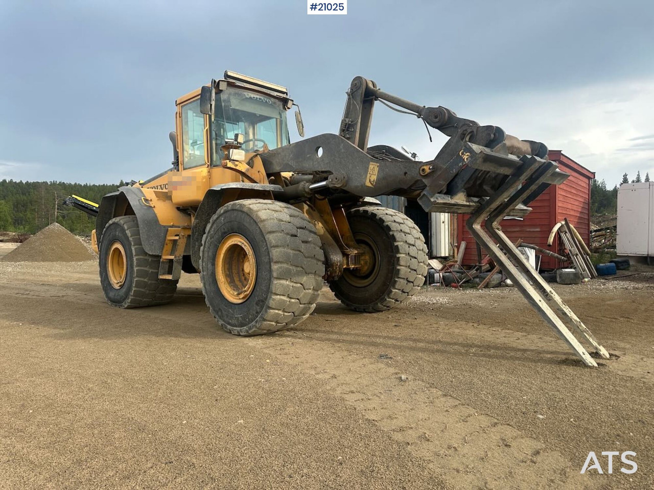 Volvo L120E hjullaster m/ vekt, skuffe og overhalt motor - Utovarivač točkaš: slika 1 Volvo L120E hjullaster m/ vekt, skuffe og overhalt motor - Utovarivač točkaš: slika 1