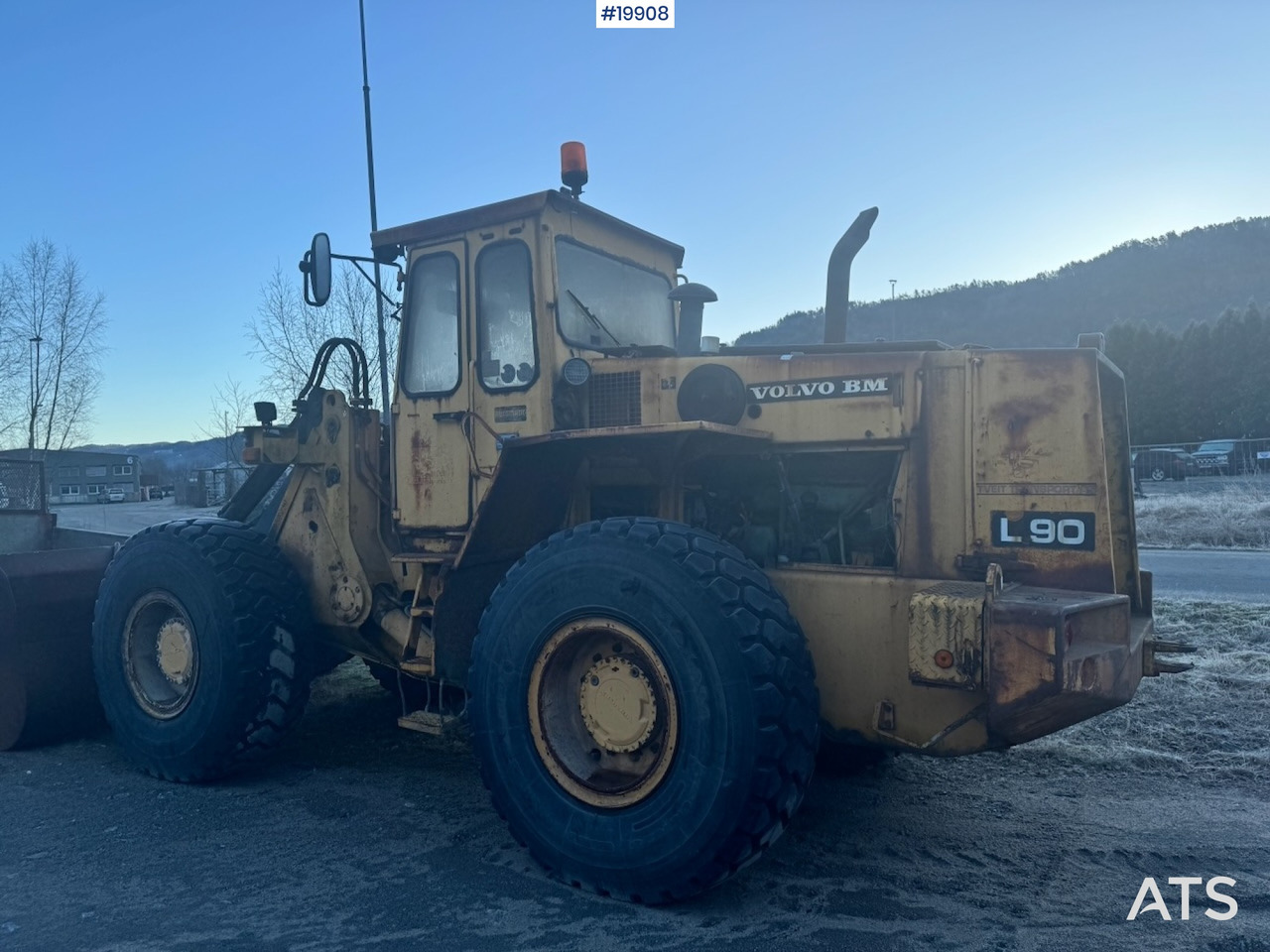 Volvo L90 - Utovarivač točkaš: slika 5 Volvo L90 - Utovarivač točkaš: slika 5