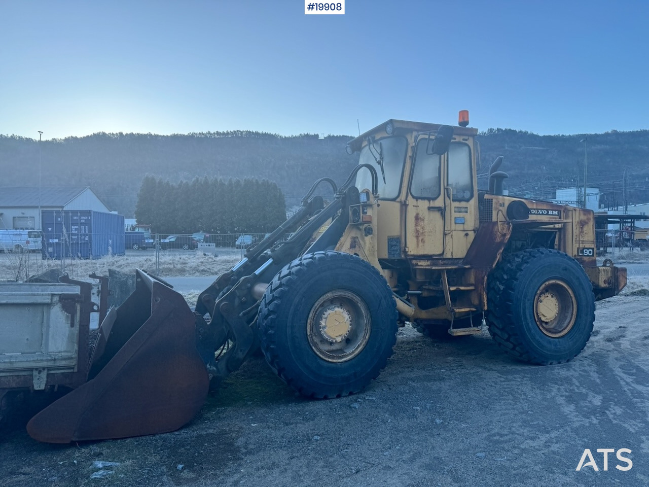 Volvo L90 - Utovarivač točkaš: slika 2 Volvo L90 - Utovarivač točkaš: slika 2