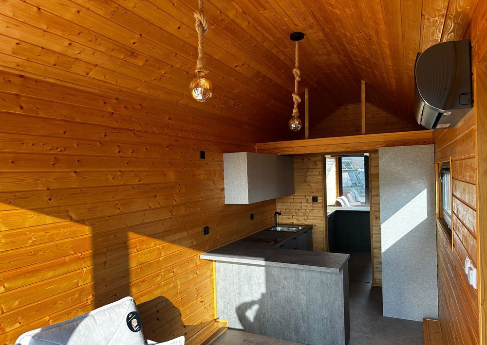 Boro Drewniany DOMEK MOBILNY na przyczepie 7,5m x 2,5m - Kamper: slika 4 Boro Drewniany DOMEK MOBILNY na przyczepie 7,5m x 2,5m - Kamper: slika 4