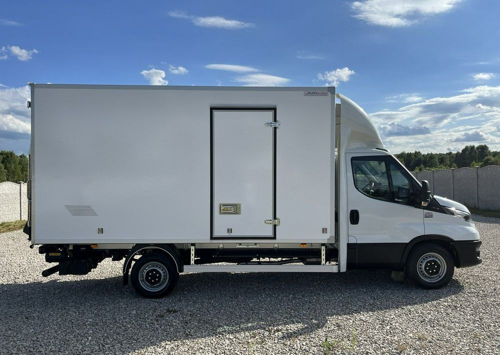 Iveco Daily - Dostavno vozilo sa zatvorenim sandukom: slika 1 Iveco Daily - Dostavno vozilo sa zatvorenim sandukom: slika 1