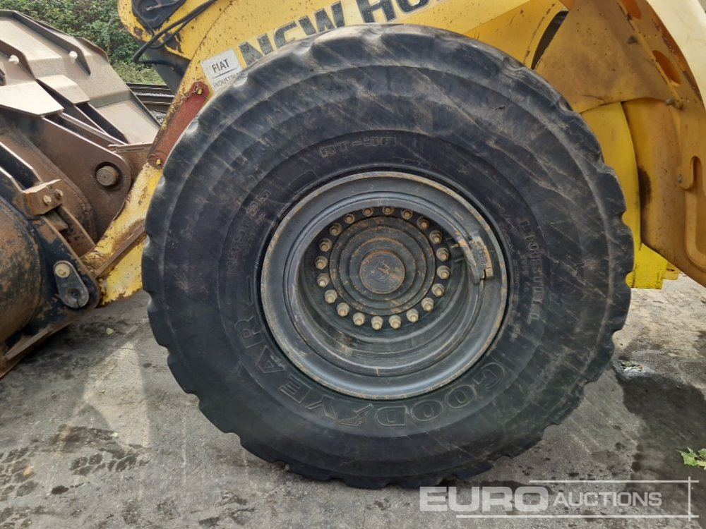 Utovarivač točkaš 2011 New Holland W230C: slika 9