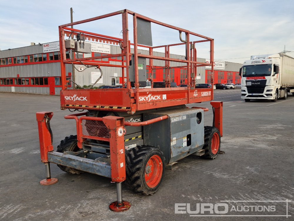 2015 SkyJack 6832RT - Lift u obliku makaza: slika 1 2015 SkyJack 6832RT - Lift u obliku makaza: slika 1