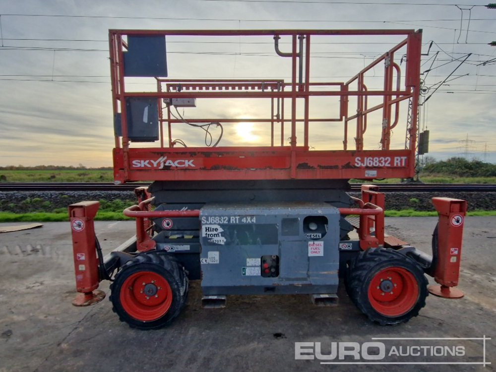 2015 SkyJack 6832RT - Lift u obliku makaza: slika 2 2015 SkyJack 6832RT - Lift u obliku makaza: slika 2