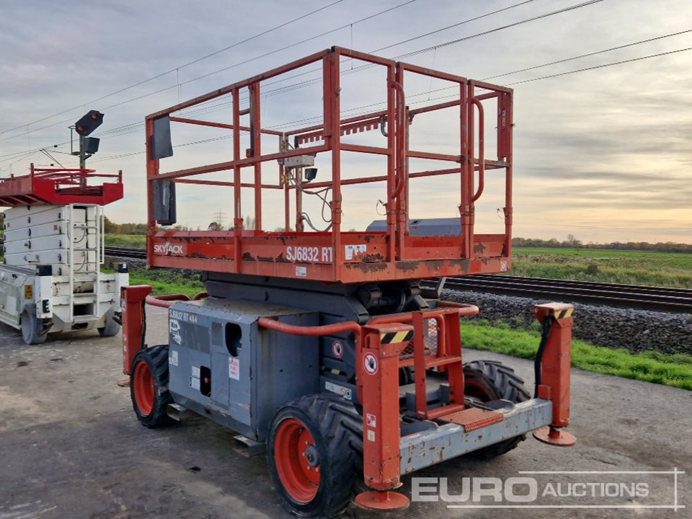 2015 SkyJack 6832RT - Lift u obliku makaza: slika 3 2015 SkyJack 6832RT - Lift u obliku makaza: slika 3