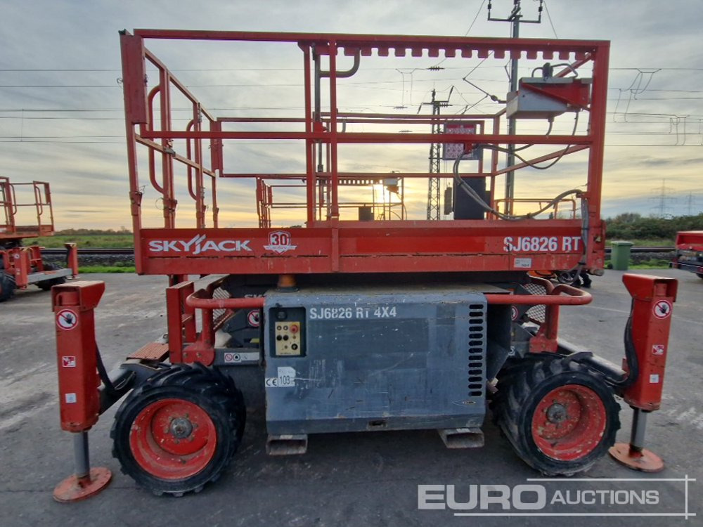 Lift u obliku makaza 2015 SkyJack SJ6826RT: slika 6