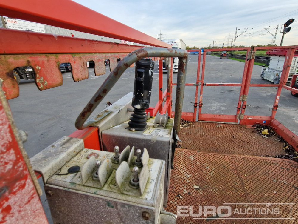 Lift u obliku makaza 2015 SkyJack SJ6826RT: slika 20