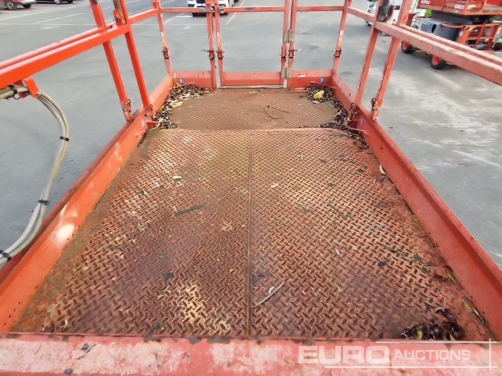 Lift u obliku makaza 2015 SkyJack SJ6826RT: slika 19