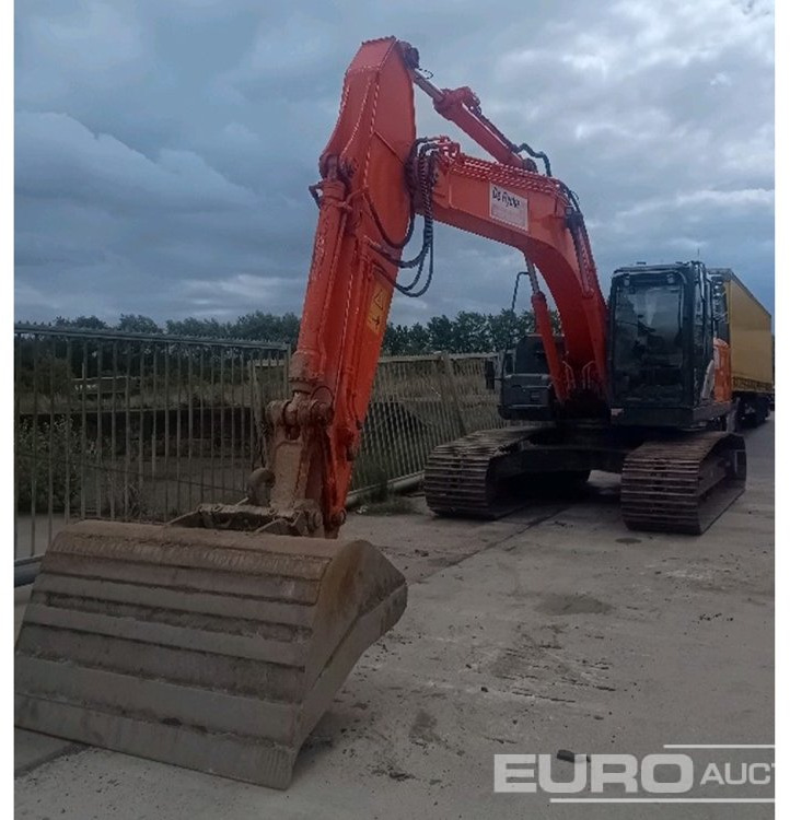 2016 Hitachi ZX210LC-5 - Bager guseničar: slika 1 2016 Hitachi ZX210LC-5 - Bager guseničar: slika 1