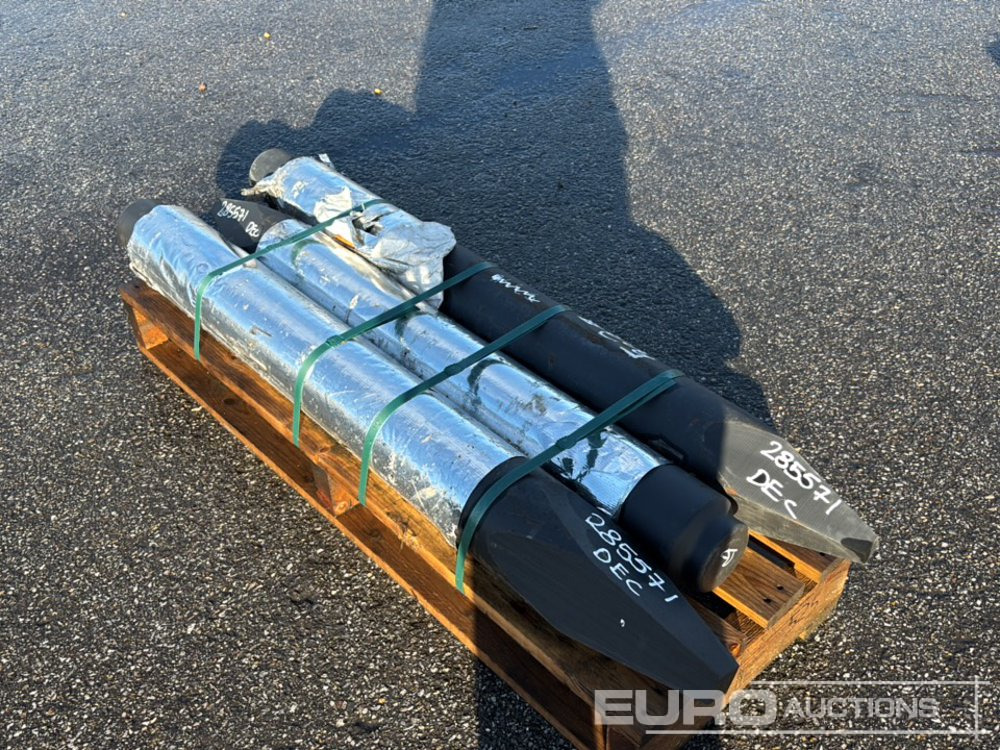 Chisels to suit Hydraulic Breaker (3 of) - Hidraulični čekić: slika 1 Chisels to suit Hydraulic Breaker (3 of) - Hidraulični čekić: slika 1